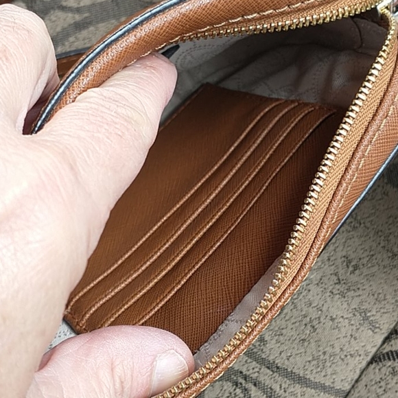 Michael Kors Crossbody Leather Bag - Picture 4 of 11